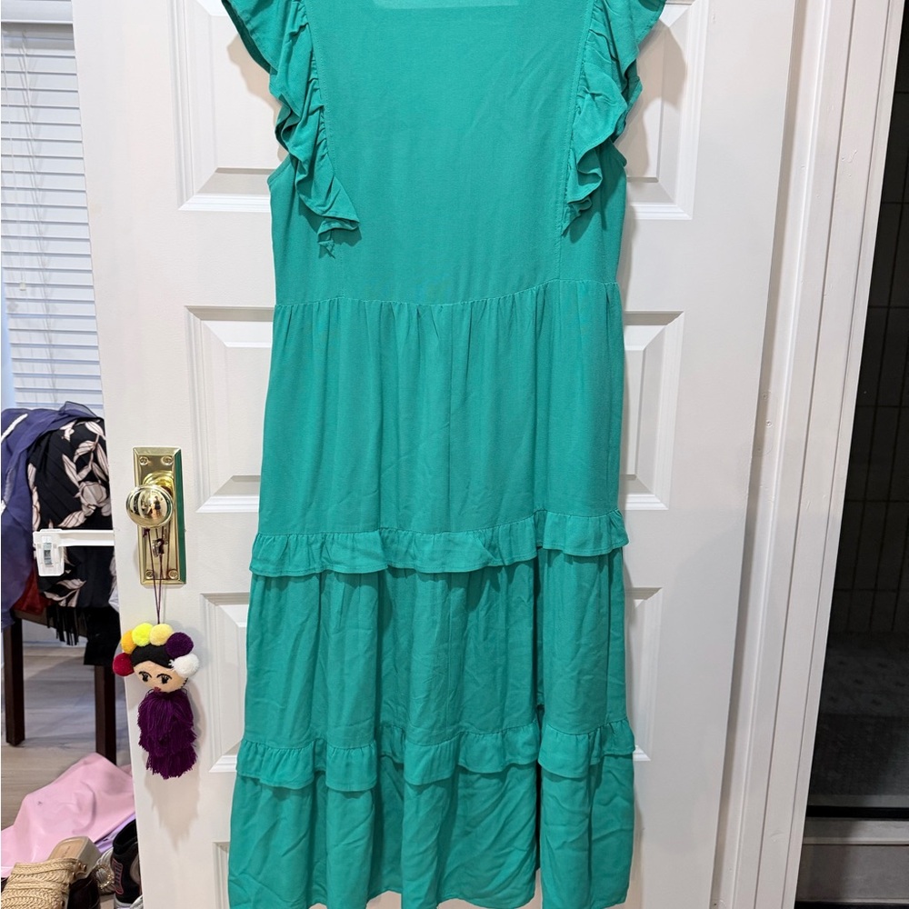 entro Kelly Green Tiered V-Neck Midi Dress - Picture 4 of 4